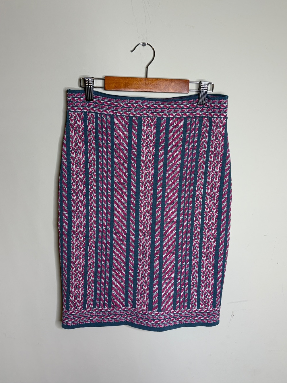 BCBGMaxazria Boho Pencil Skirt Pink and Gray Patterned Size Medium